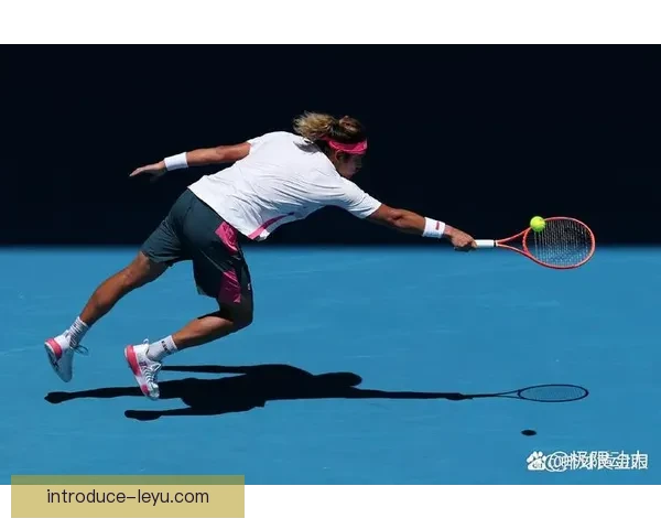 澳网激战再掀高潮新星老将同场争锋引爆球迷热情聚焦冠军争夺与赛季走势