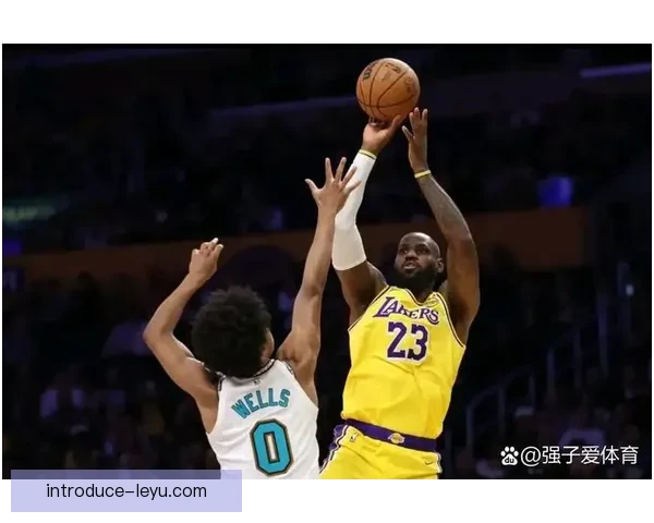 詹姆斯复出砍三双湖人力克勇士重返西部前四焦点对决引爆全场士气大振