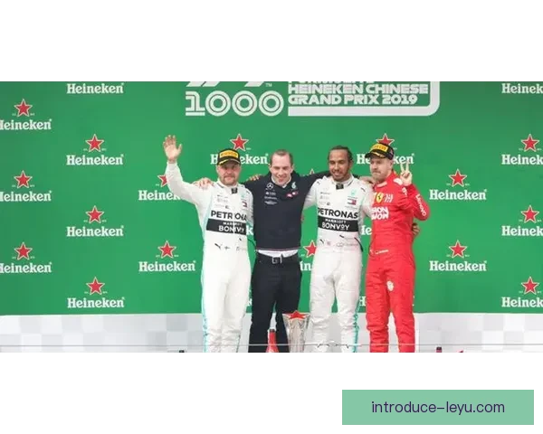 F1赛季最新动态：顶级车队角逐激烈 法拉利与梅赛德斯争夺冠军宝座