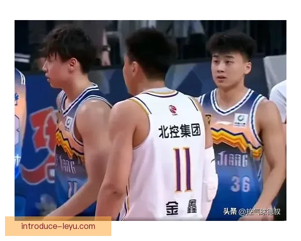 CBA季后赛激战正酣广东队逆转辽宁队晋级四强全场精彩回顾