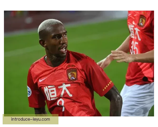 中国足球超级联赛新赛季揭幕战激烈开战 广州恒大力争卫冕争冠目标明确